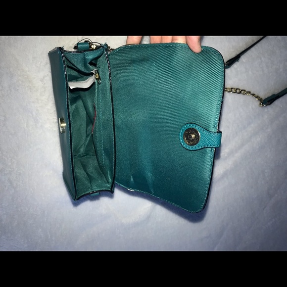 Shoulder bag with gold color chain new with tags - Picture 4 of 8